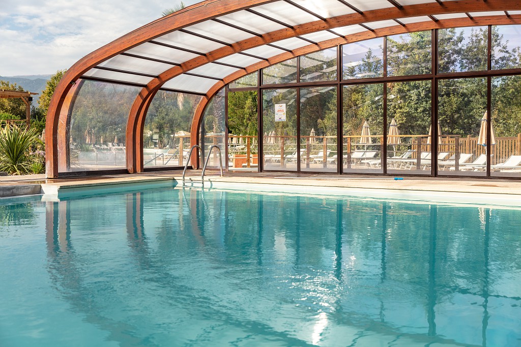 Piscine couverte au camping d'Argelès-sur-Mer La Chapelle